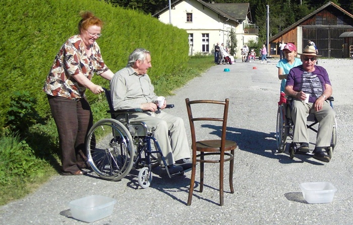 Résultat de recherche d'images pour "image fauteuil roulant humoristique"